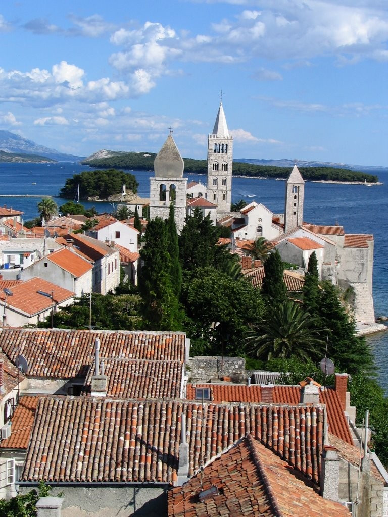 Крыши домов в Раб, Хорватия. Фото 9 – фотографии Хорватии