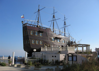 Набережная  в Св. Константин и Елена, Болгария – фотографии Болгарии