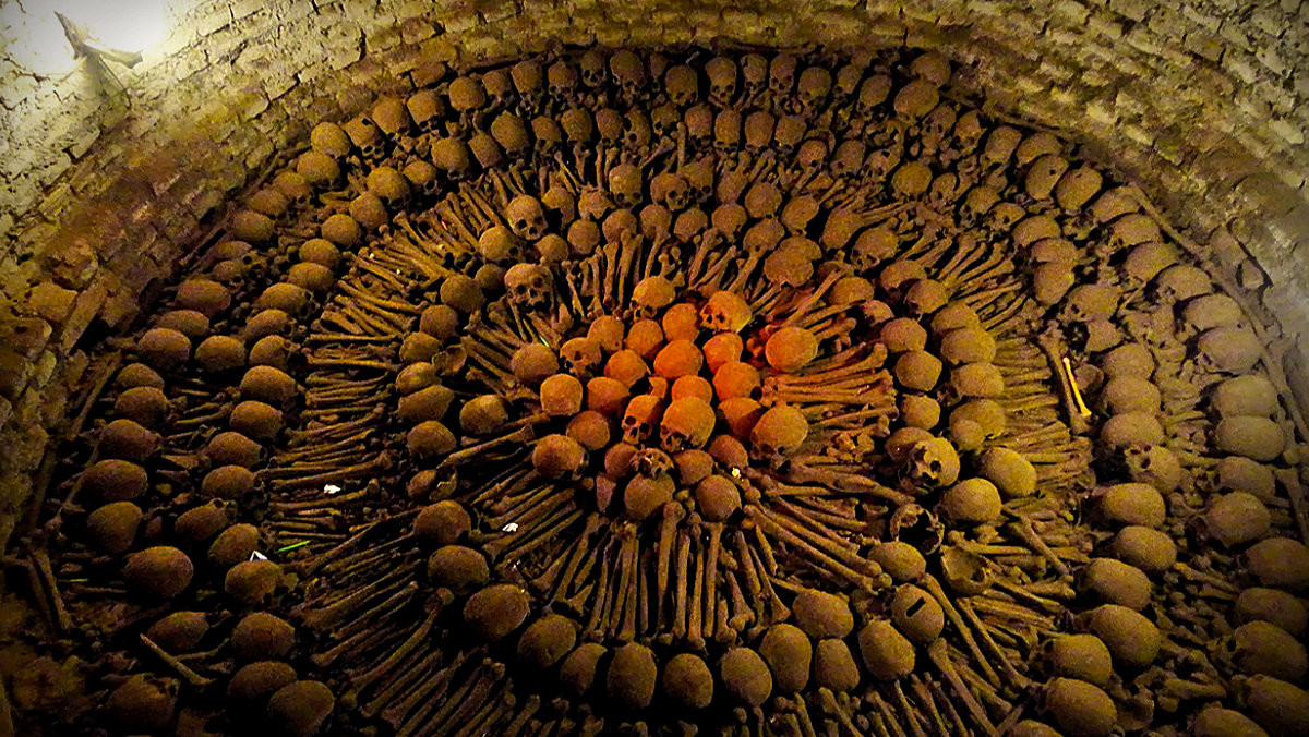 Экскурсия в знаменитые Парижские катакомбы – фотографии Франции