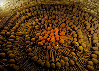 Экскурсия в знаменитые Парижские катакомбы – фотографии Франции