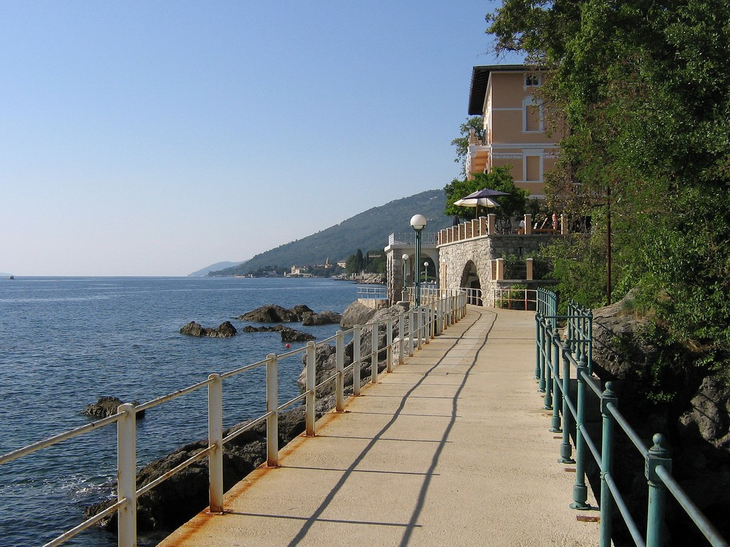 Набережная в Ловране, Хорватия. Фото 9 – фотографии Хорватии