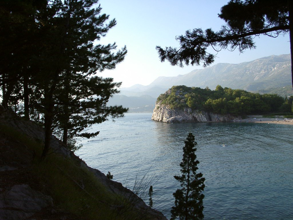 Берега в Милочер, Черногория – фотографии Черногории