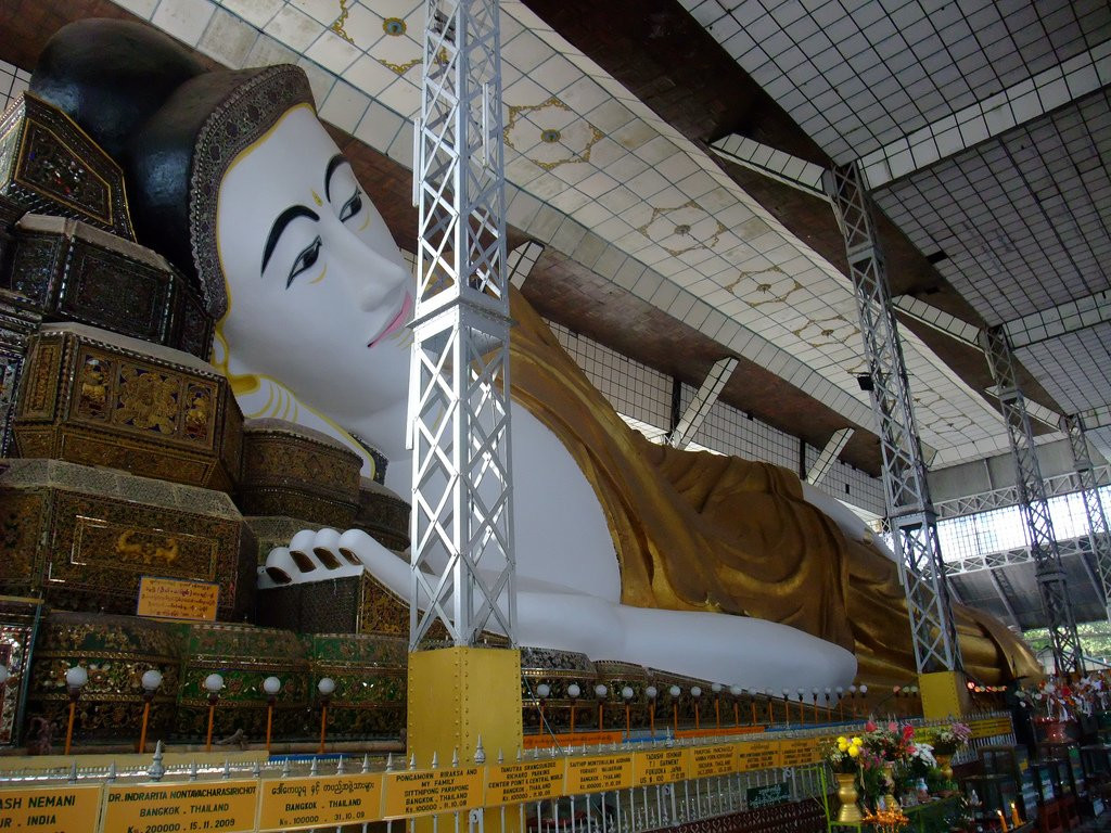 Статуя Будды Шветхальяуна – фотографии Мьянмы