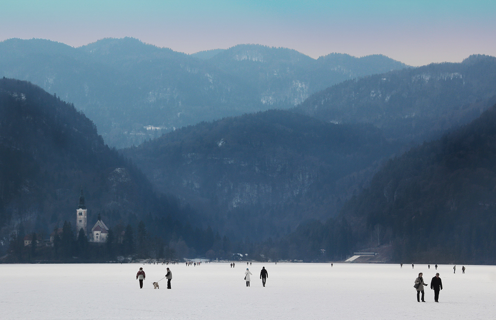 Замёрзшее озеро Блед в Словении – фотографии Словении