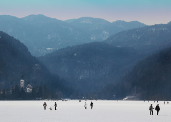 Замёрзшее озеро Блед в Словении – фотографии Словении