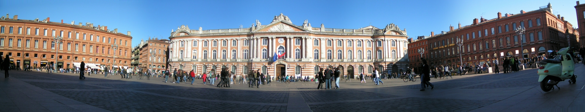 Площадь в Тулузе, Франция – фотографии Франции