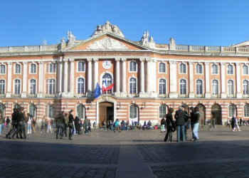 Площадь в Тулузе, Франция – фотографии Франции