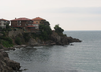 Дома на берегу моря в Созополе, Болгария – фотографии Болгарии