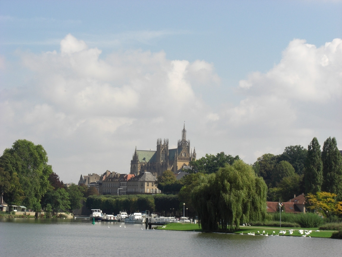 Река в Мец, Франция. Фото 1 – фотографии Франции