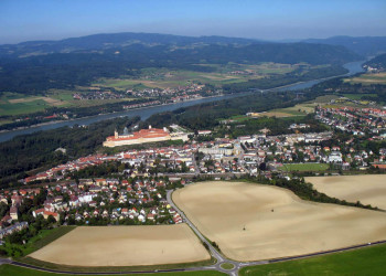 Вид сверху на Мельк и его одноимённый монастырь – фотографии Австрии