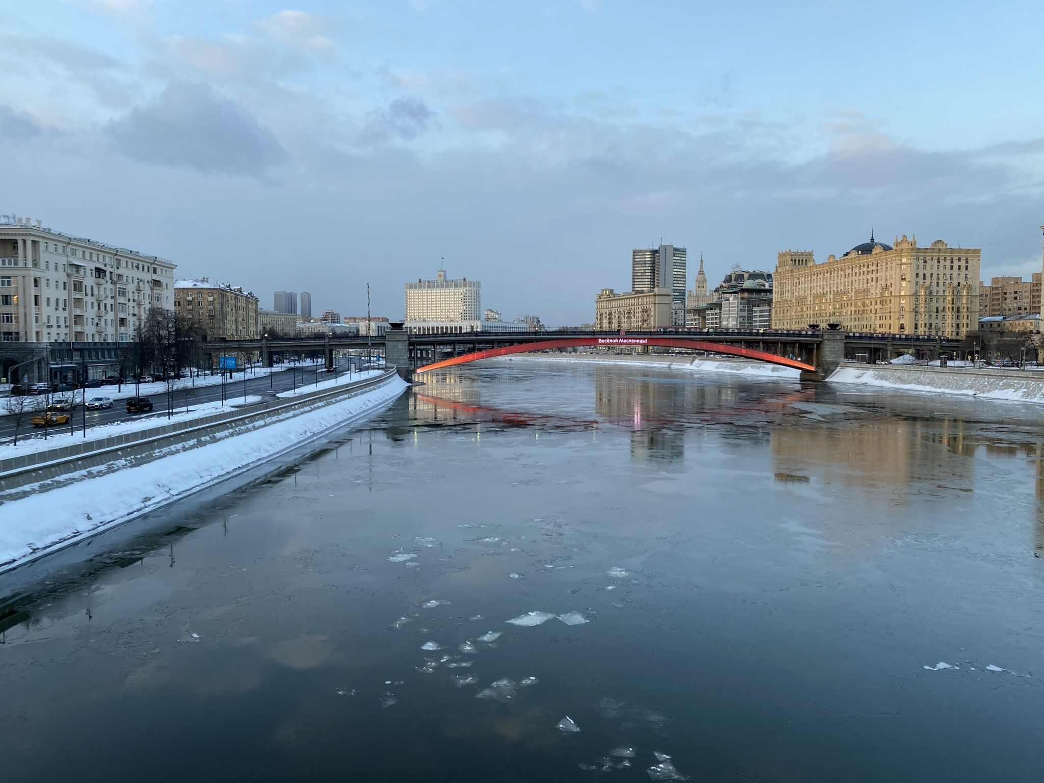 Вид с Бородинского моста на Москва реку – фотографии России