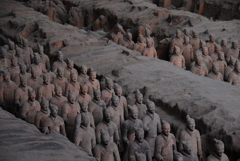 Скульптуры Терракотовой Армии в Сиане, Китай – фотографии Китая