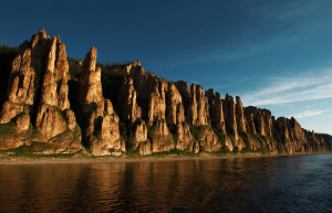 Длина величественных скал «Ленские столбы» в Якутии составляет более 40 км, а высота - около 40-70 м – фотографии России