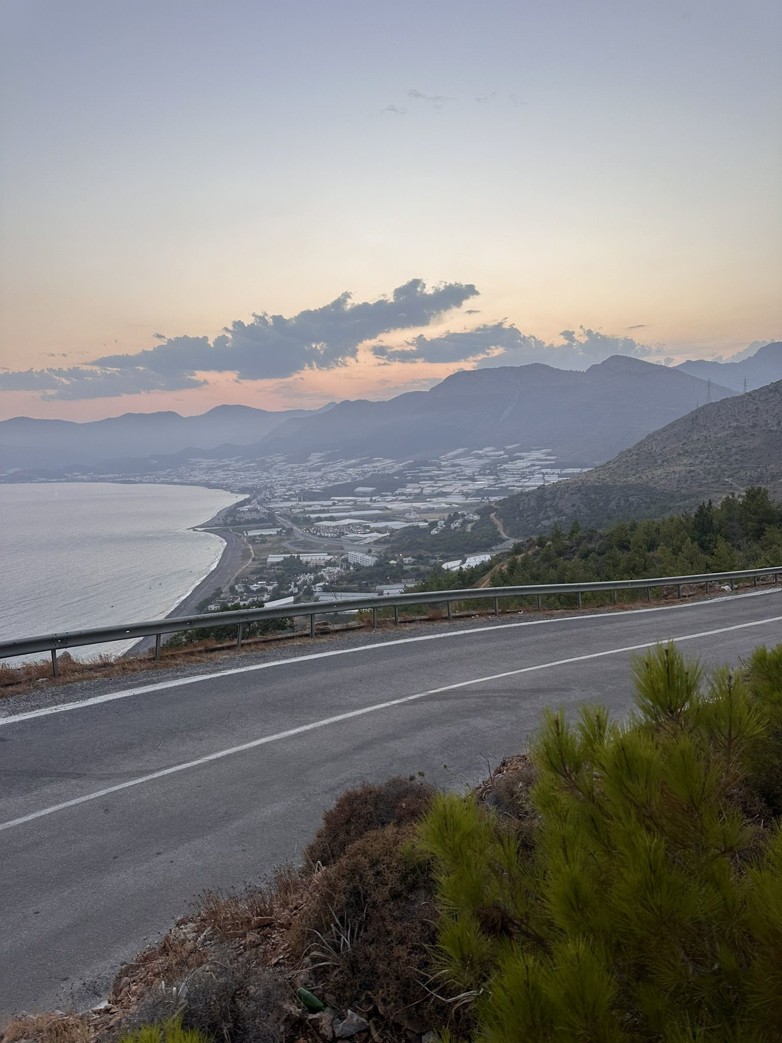 Вид на городок Tekeli, Bozyazı (Мерсин) – фотографии Турции