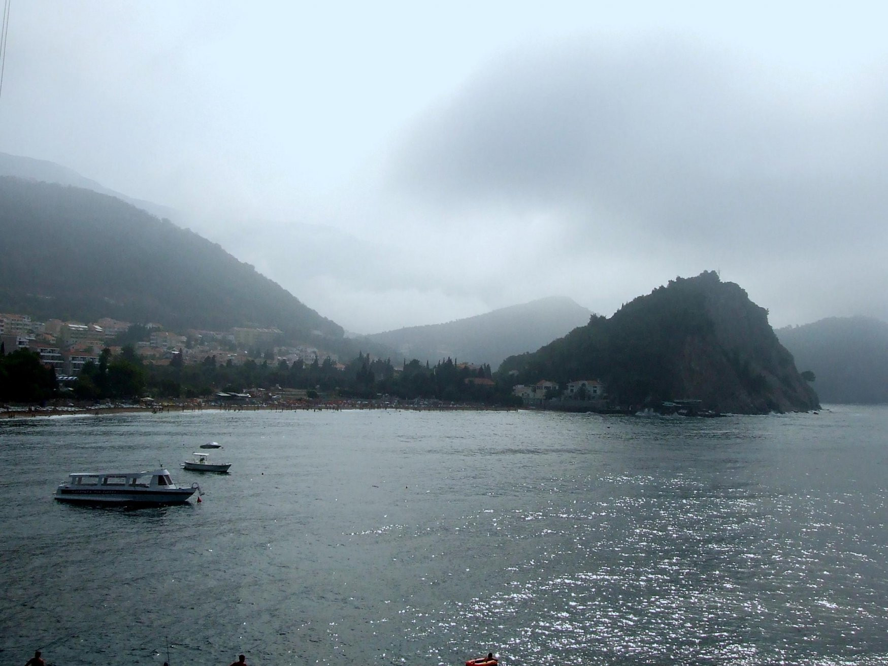 Море в Петровац, Черногория – фотографии Черногории