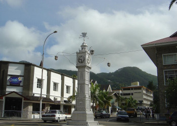 Часовая башня на острове Маэ, Сейшелы – фотографии Сейшельских островов