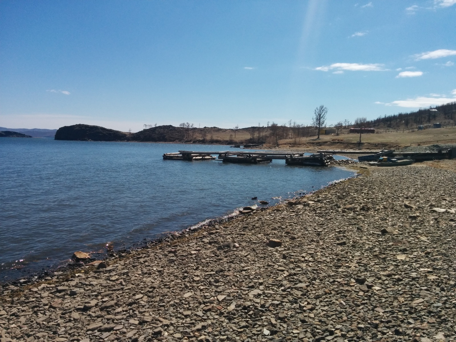 Пирс недалеко от тубазы Да-Ши, Малое море, Байкал – фотографии России