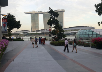 Вид из Downtown на Marina Sands Bay – фотографии Сингапура