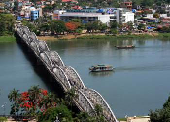 Мост в городе Хюэ – фотографии Вьетнама