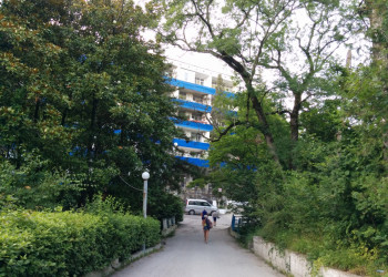 Жилое здание в п. Южный. В прошлом было пансионатом – фотографии России