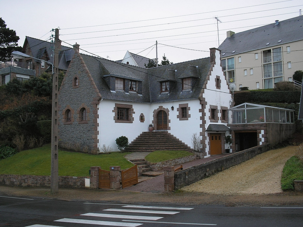 Дома в Перроз-Гирек, Франция – фотографии Франции