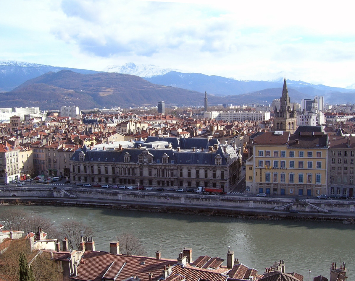 Набережная в Гренобль, Франция – фотографии Франции