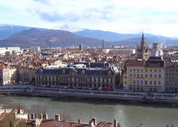 Набережная в Гренобль, Франция – фотографии Франции