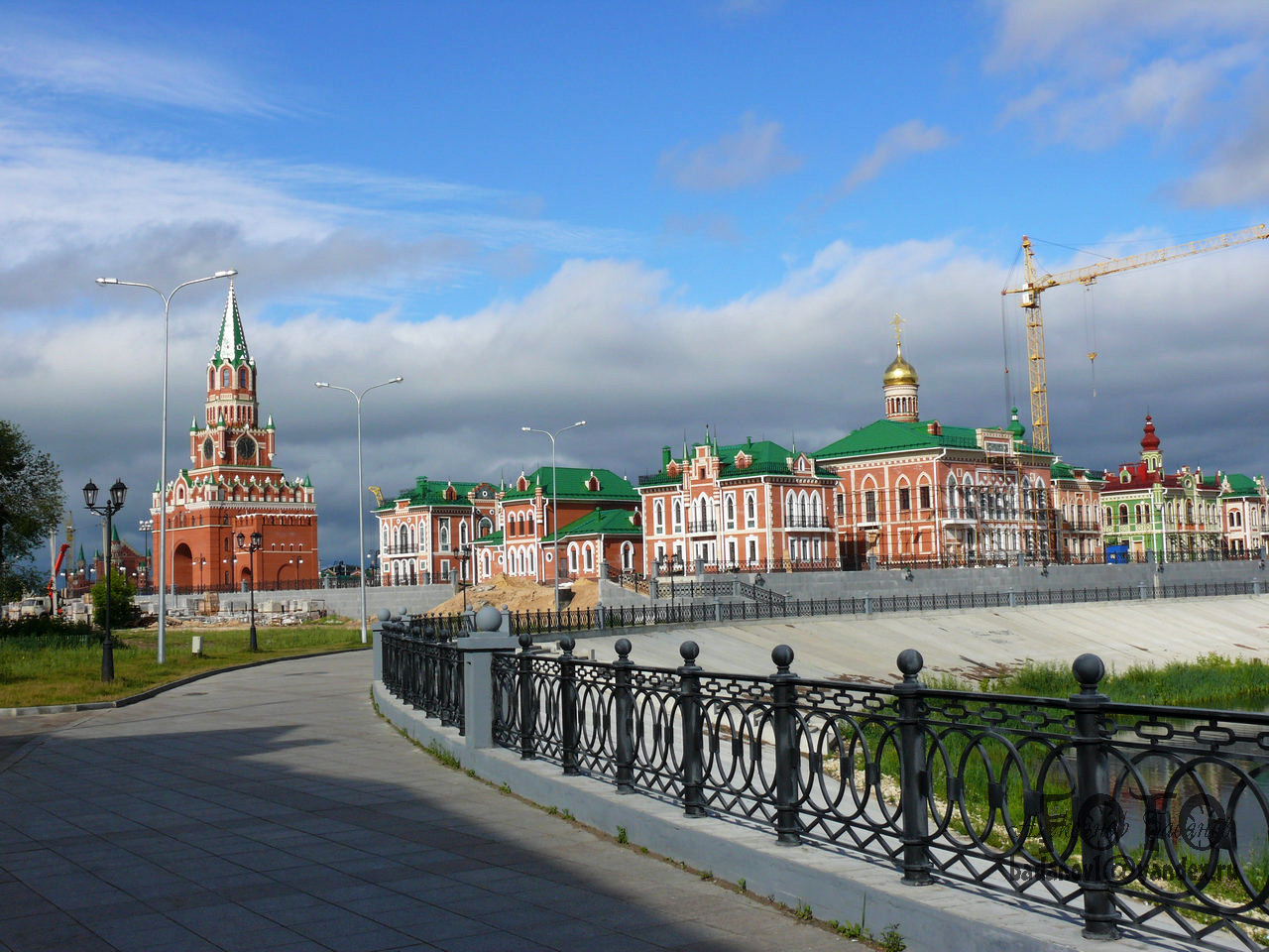 Набережная Йошкар-Олы, республика Марий Эль, Россия. Фото 1 – фотографии России