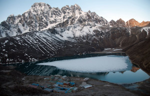 Горное озеро – фотографии Непала