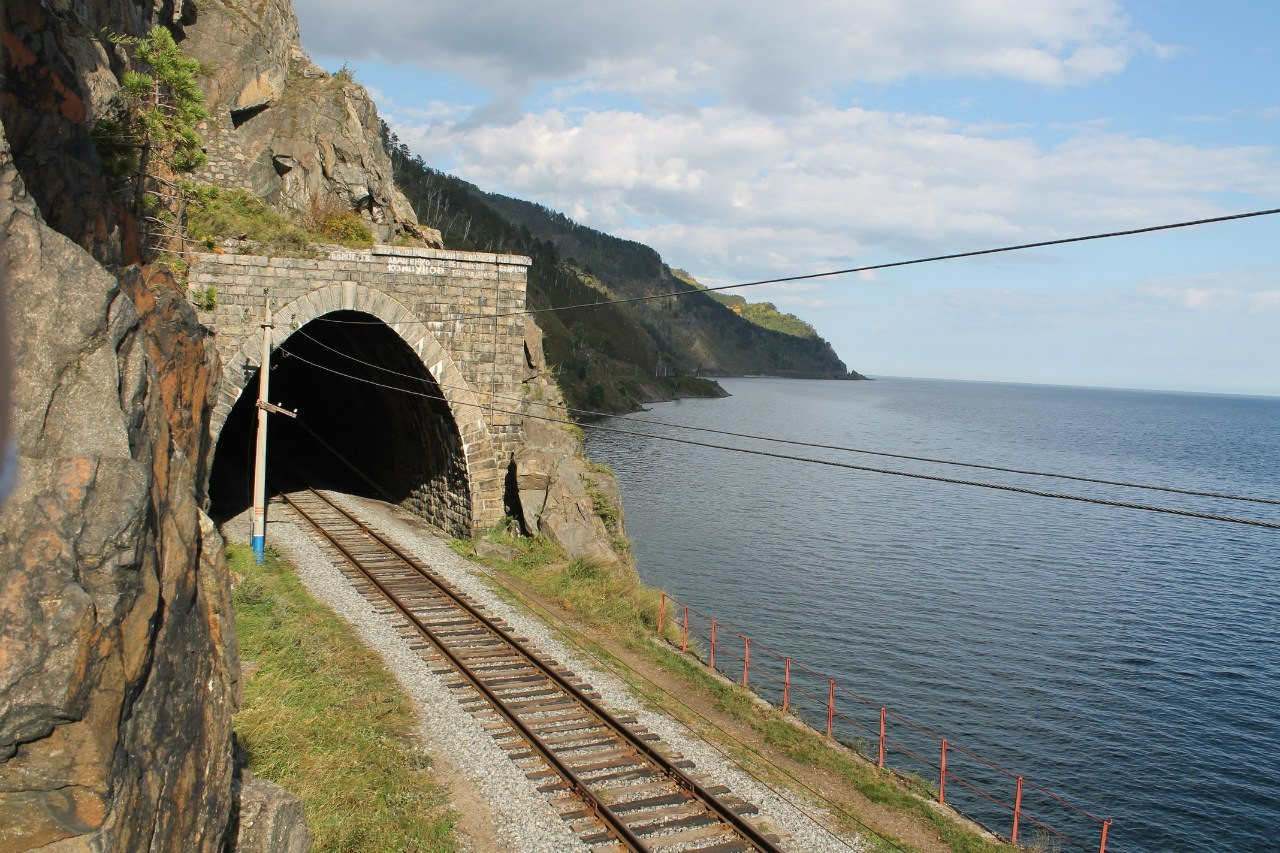 Кругобайкальская железная дорога на Байкале, Россия – фотографии России