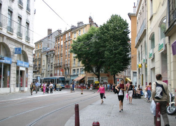 Улица в Гренобле, Франция. Фото 2 – фотографии Франции