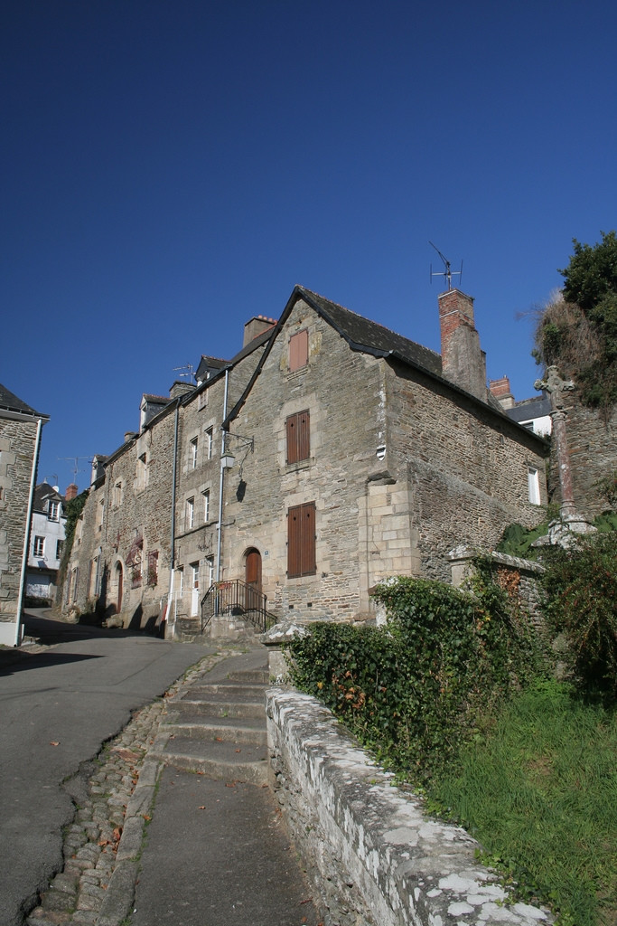 Улица в Жослене, Франция – фотографии Франции