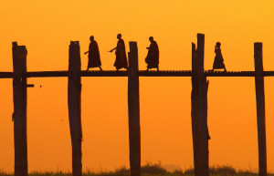 Мост У Бейн на закате – фотографии Мьянмы