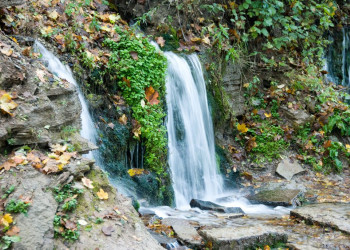 Водопад в Изборске, Россия – фотографии России