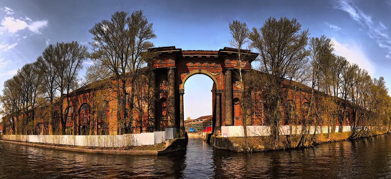 Новая Голландия, знаменитая арка – фотографии России