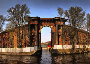 Новая Голландия, знаменитая арка – фотографии России