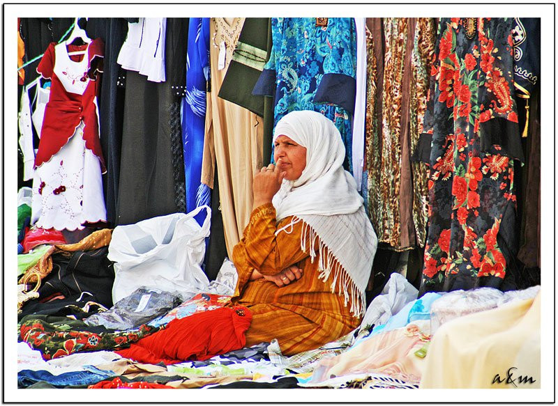 Продавец в Махдии, Северный Тунис – фотографии Туниса
