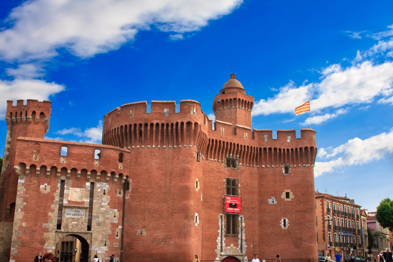 Крепость в Перпиньяне, Франция – фотографии Франции