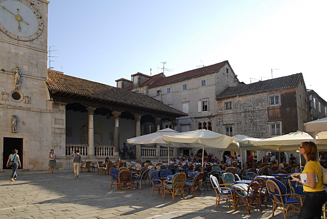 Кафе в Трогире, Хорватия. Фото 8 – фотографии Хорватии