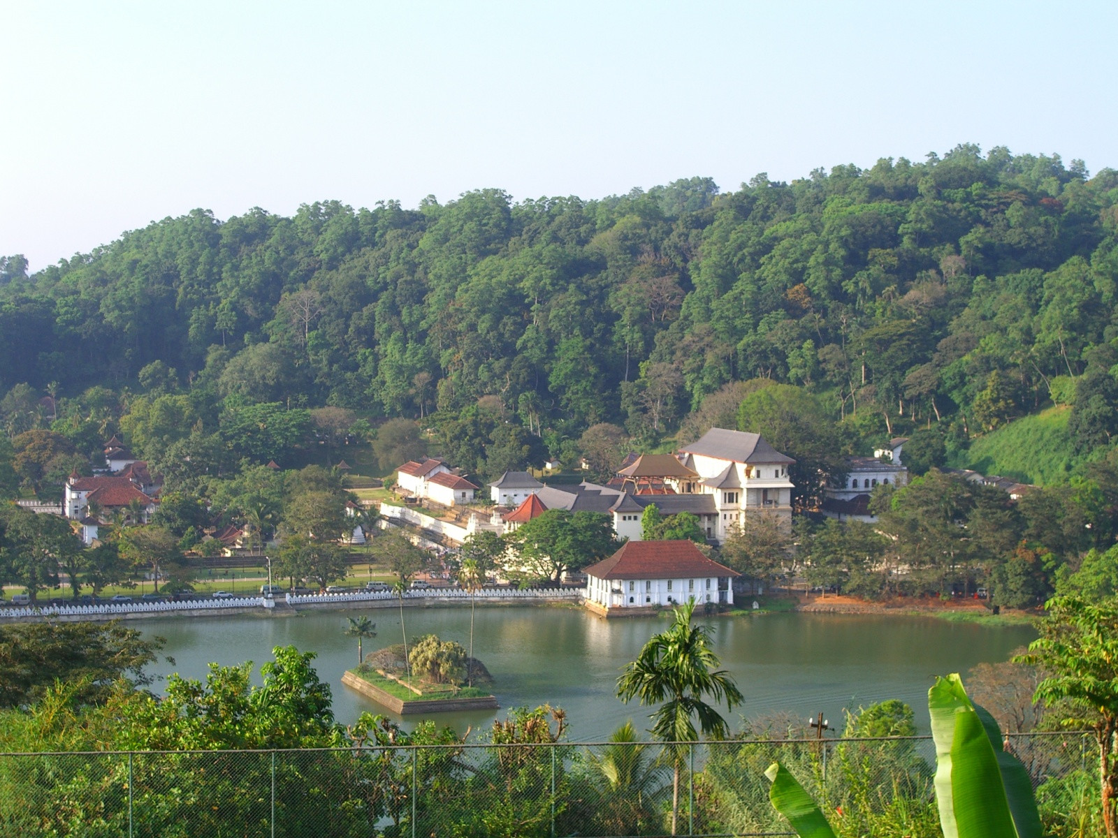 Озеро в Канди – фотографии Шри-Ланки