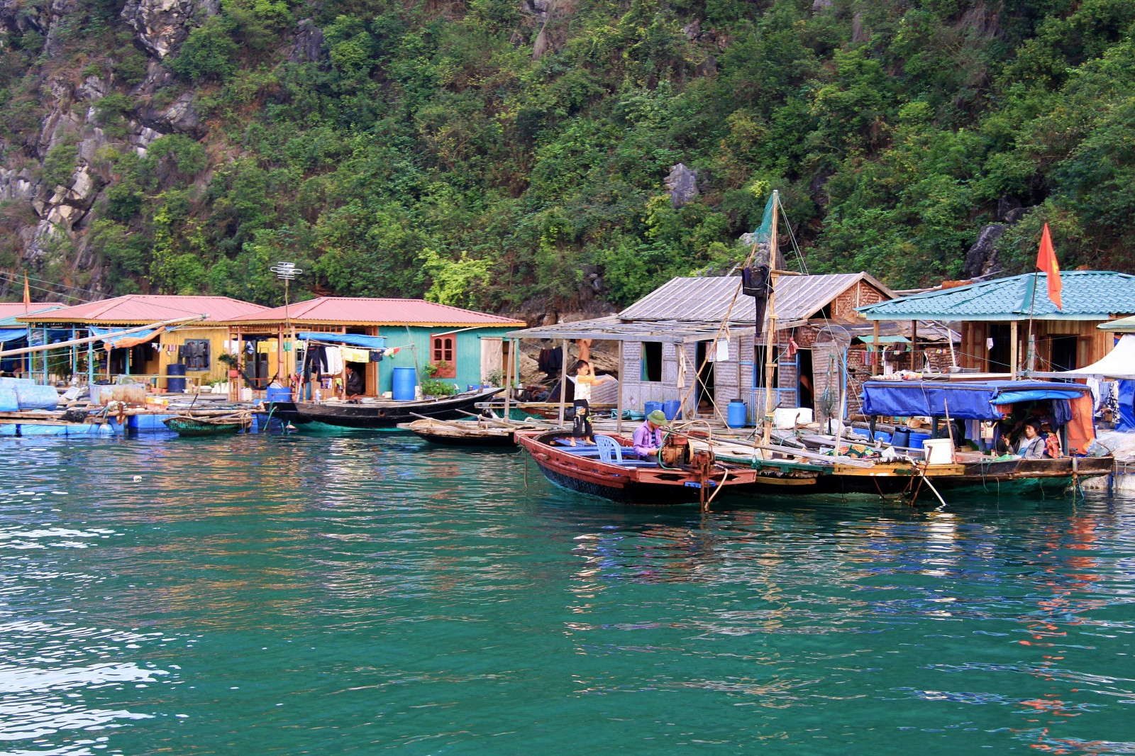 Жилые дома в бухте Халонг – фотографии Вьетнама