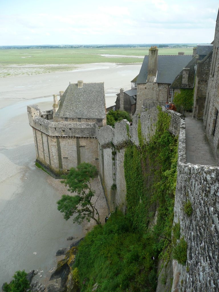 Крепость в Мон-Сен-Мишель, Франция – фотографии Франции