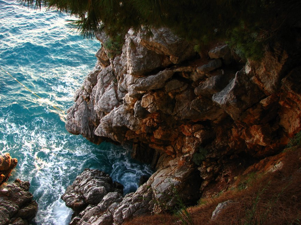 Скала в Святой Стефан, Черногория. Фото 10 – фотографии Черногории