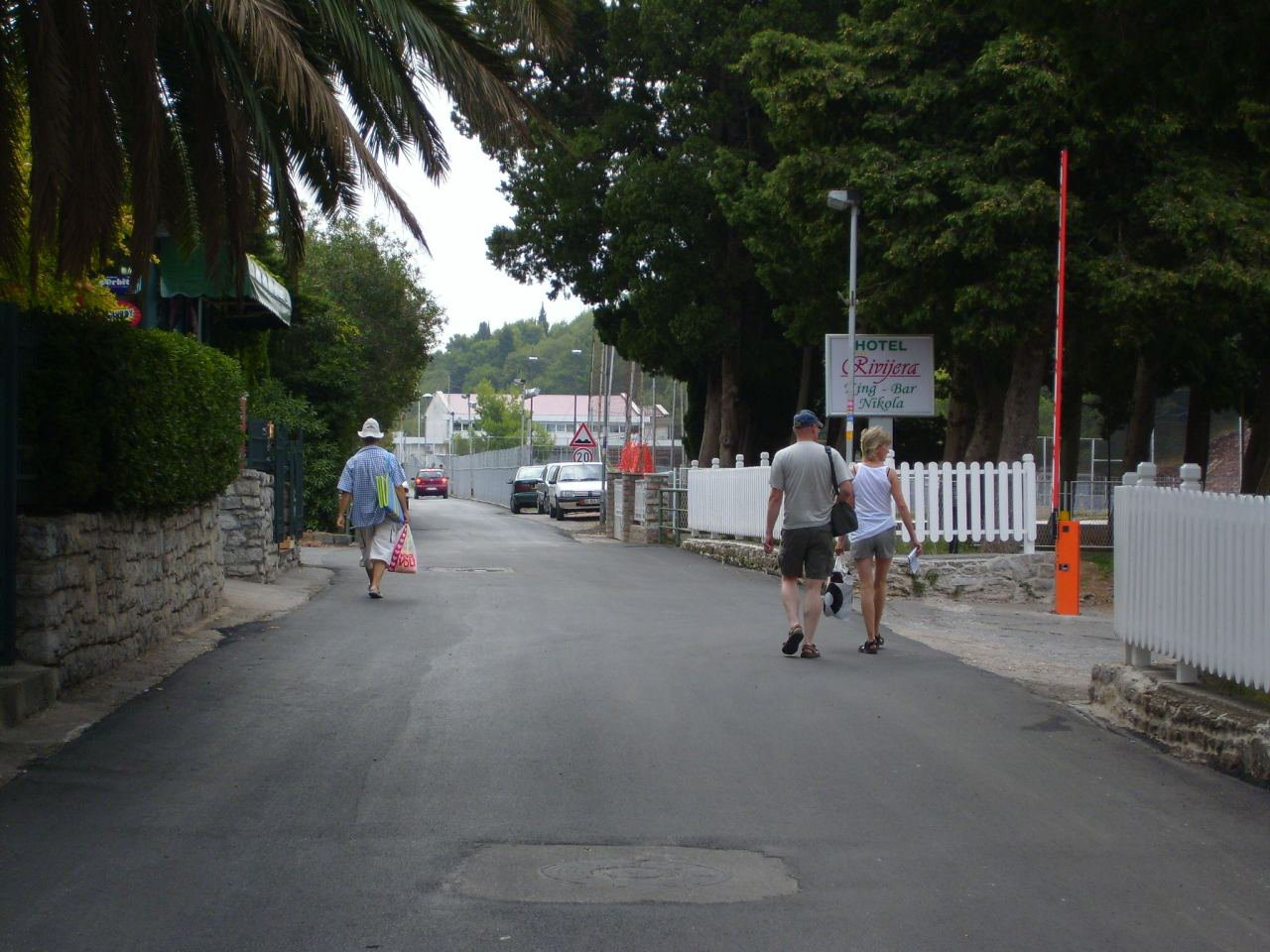 Улица в Петровац, Черногория. Фото 11 – фотографии Черногории