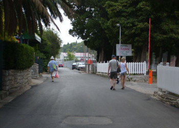 Улица в Петровац, Черногория. Фото 11 – фотографии Черногории