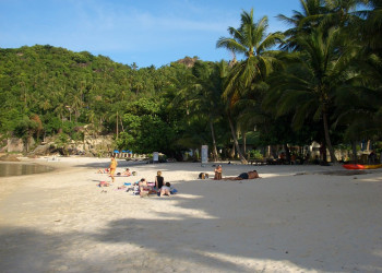 Люди на пляже в Сильвер-Бич, Тайланд – фотографии Таиланда