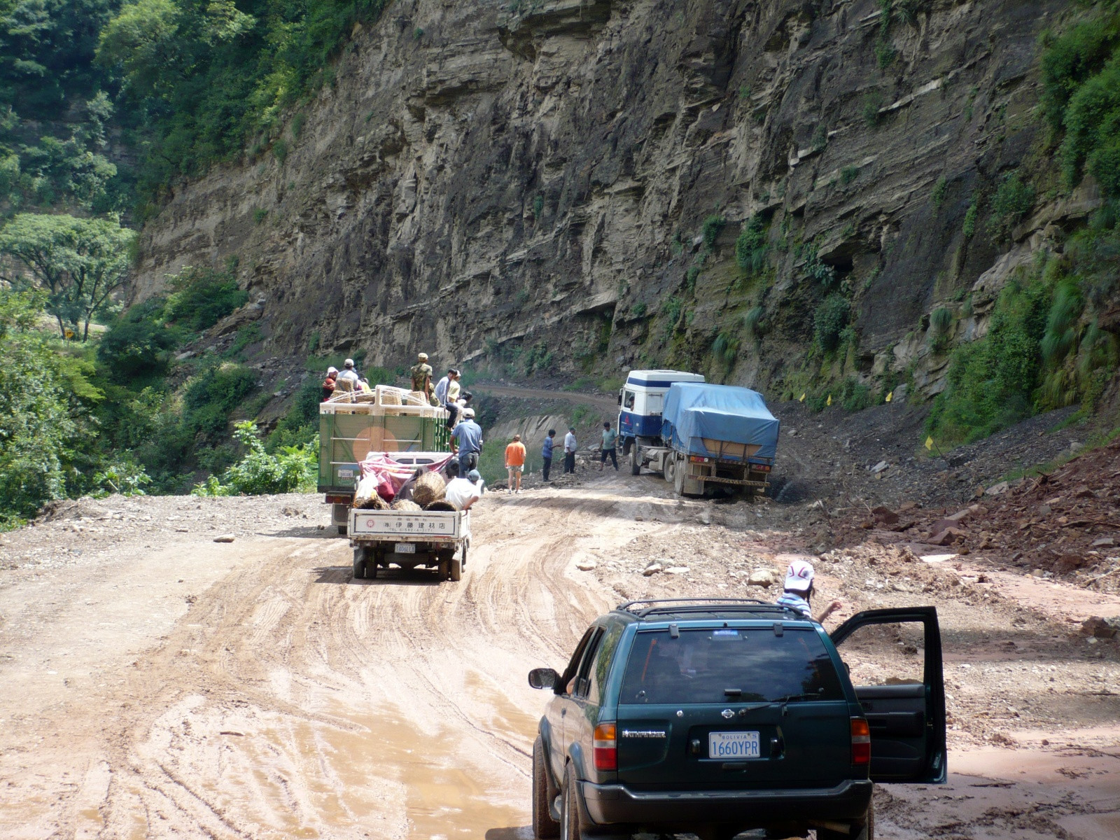 Дорога в окрестностях национального парка Амборо – фотографии Боливии
