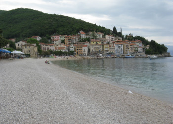 Пляж в Мощеничка-Драга, Хорватия – фотографии Хорватии