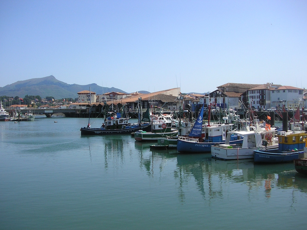 Яхты и катера в Сен-Жан-де-Люз, Франция. Фото 1 – фотографии Франции