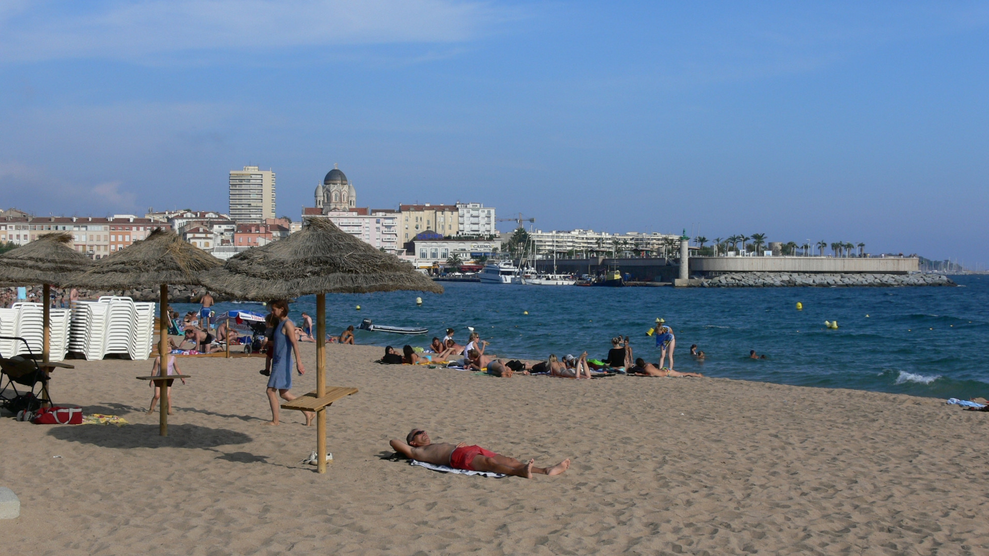 Пляж в Сен-Рафаэль, Франция. Фото 1 – фотографии Франции